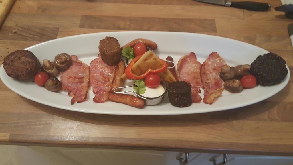 Creedons Traditional Irish Welcome Inn B&B คอร์ก ภายนอก รูปภาพ