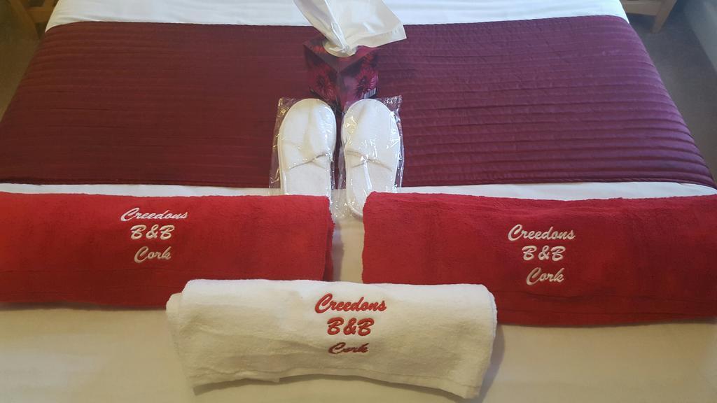 Creedons Traditional Irish Welcome Inn B&B คอร์ก ภายนอก รูปภาพ