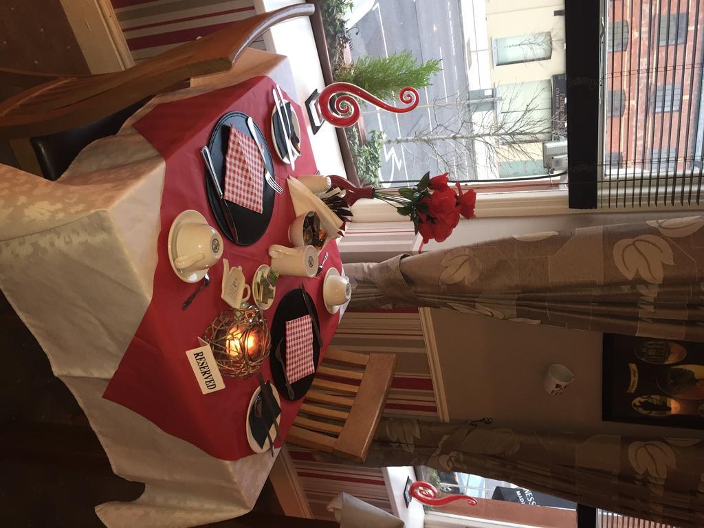 Creedons Traditional Irish Welcome Inn B&B คอร์ก ภายนอก รูปภาพ